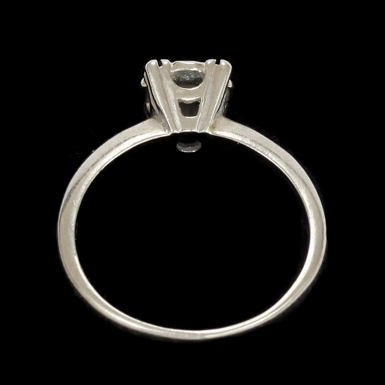RING, 14k vitguld med briljantslipad diamant ca 0,10 ct. Vikt 2,4 g.