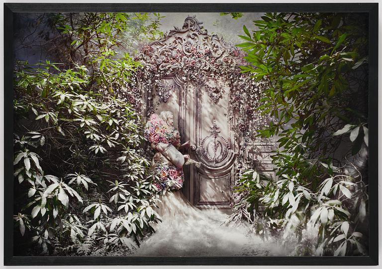 Kirsty Mitchell, "The Fade of Fallen Memories", 2014.