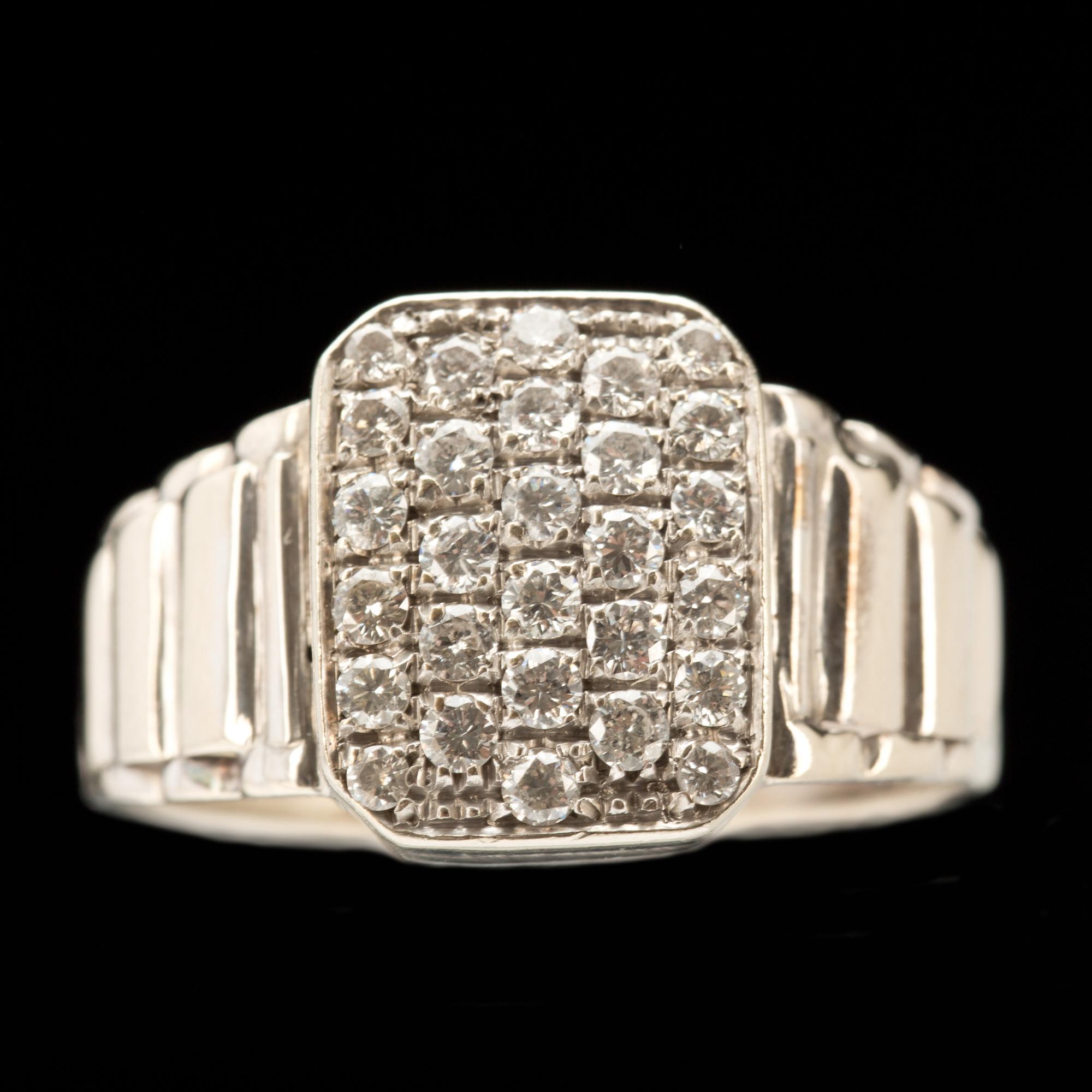RING, 18k vitguld med briljantslipade diamanter ca 0,84ct. Vikt ca 8g.