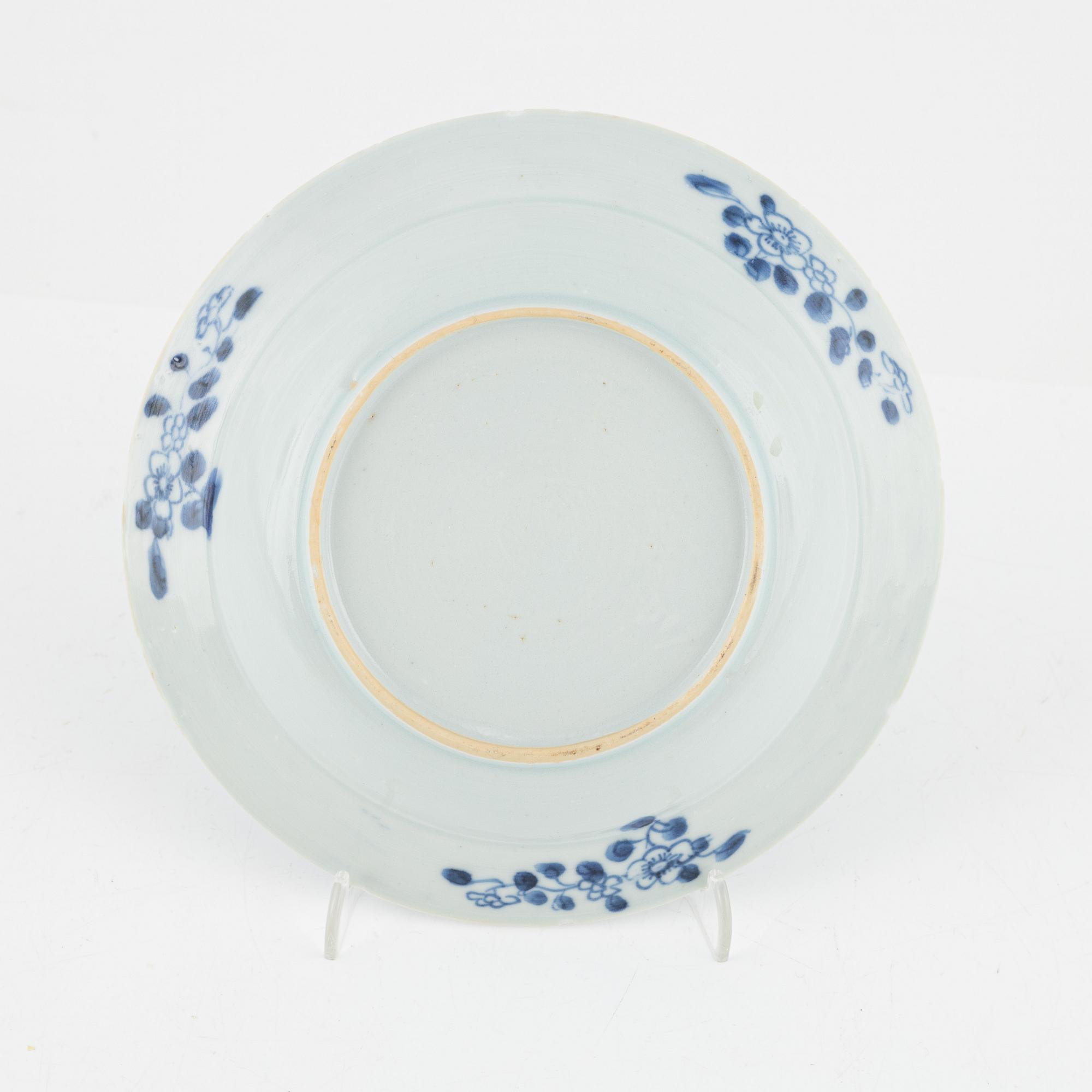 Servisdelar, porslin, 43 st, Kina, Qingdynastin, mestadels Qianlong (1735-95).