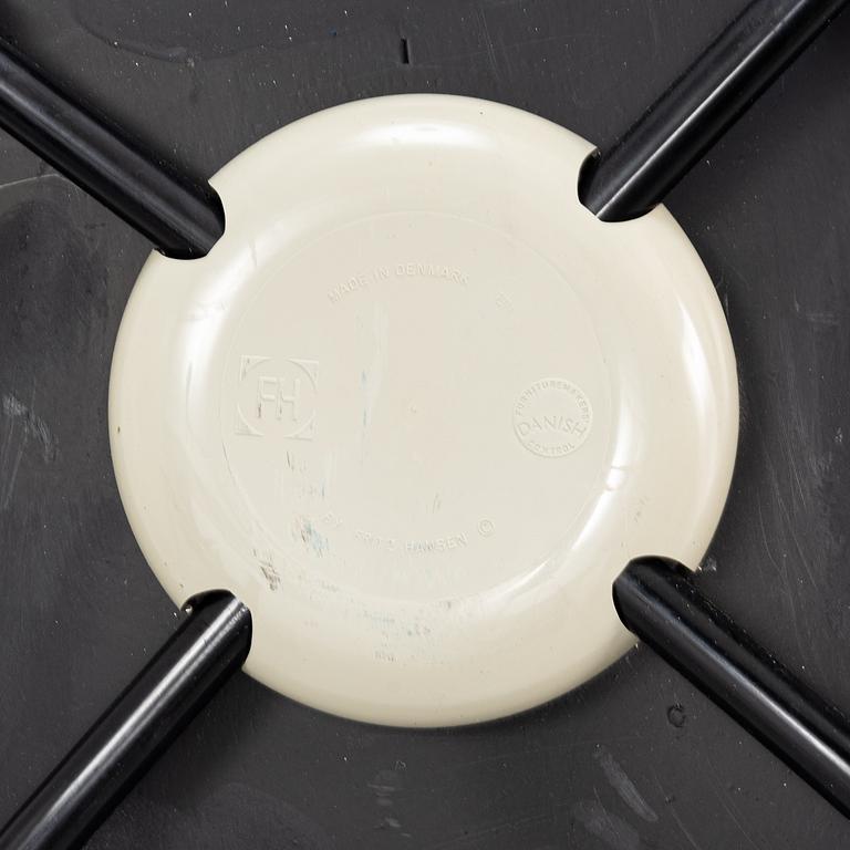 Arne Jacobsen, stolar, 4 st, "T-stolen", modell 3103, Fritz Hansen, Danmark.