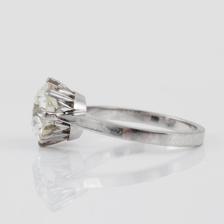 A old-cut diamond, circa 2.25 cts, ring. Quality circa J-K/VS2.