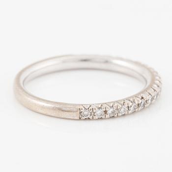 Ring 18K white gold set with round brilliant-cut diamonds.