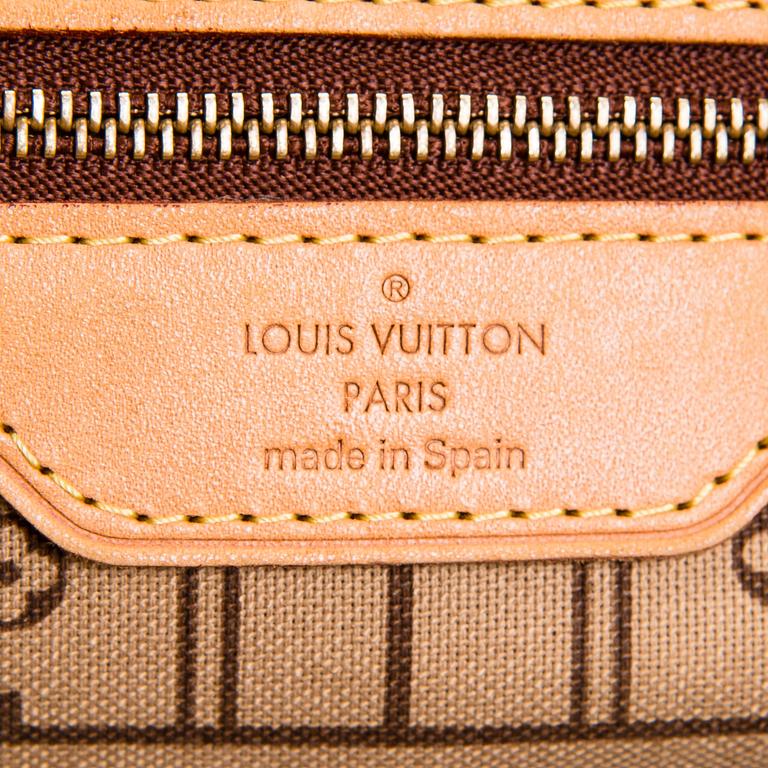 Louis Vuitton, a 'Neverfull MM' Monogram Bag.