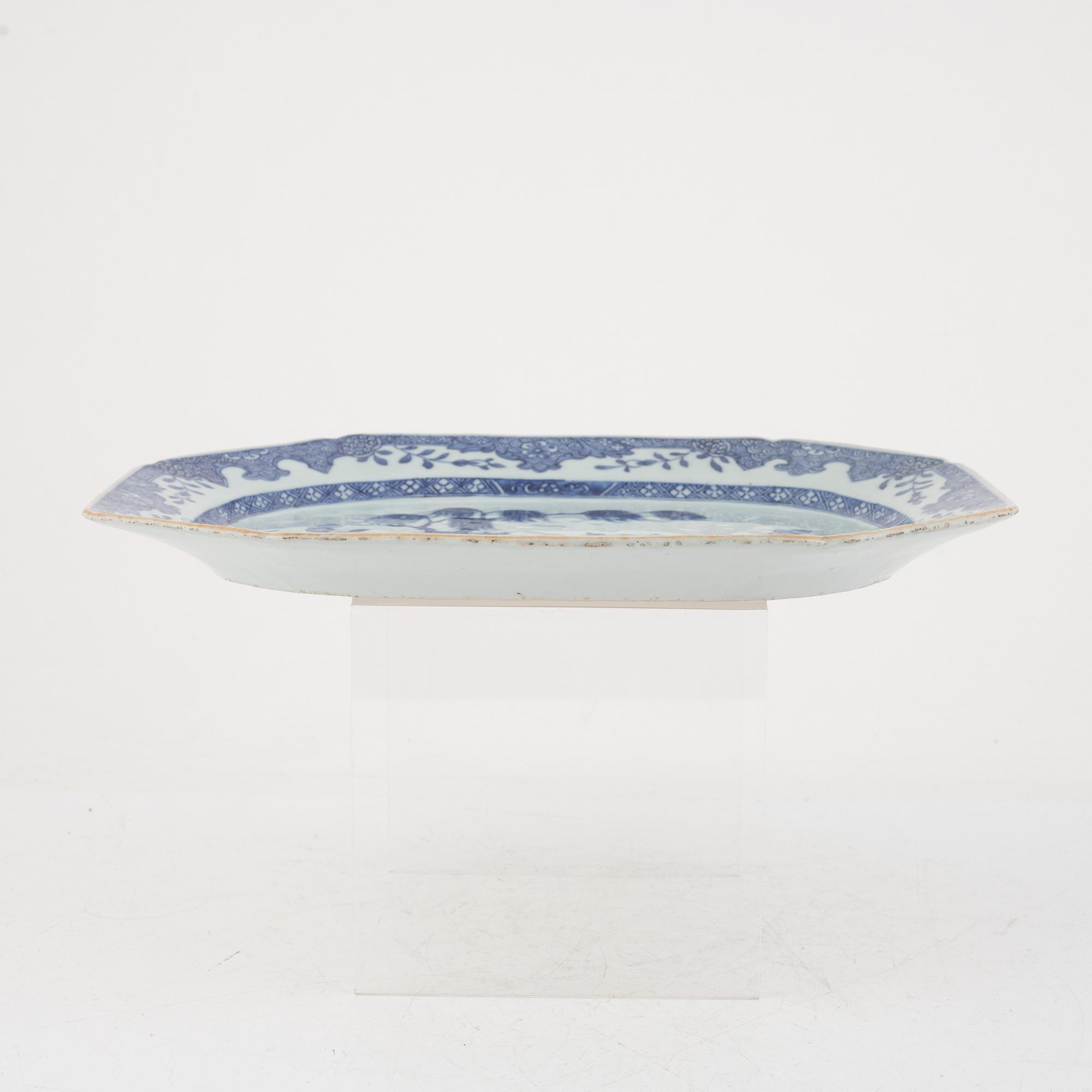 Stekfat, ett par, kompaniporslin, Kina, Qingdynastin, Qianlong (1736-95).