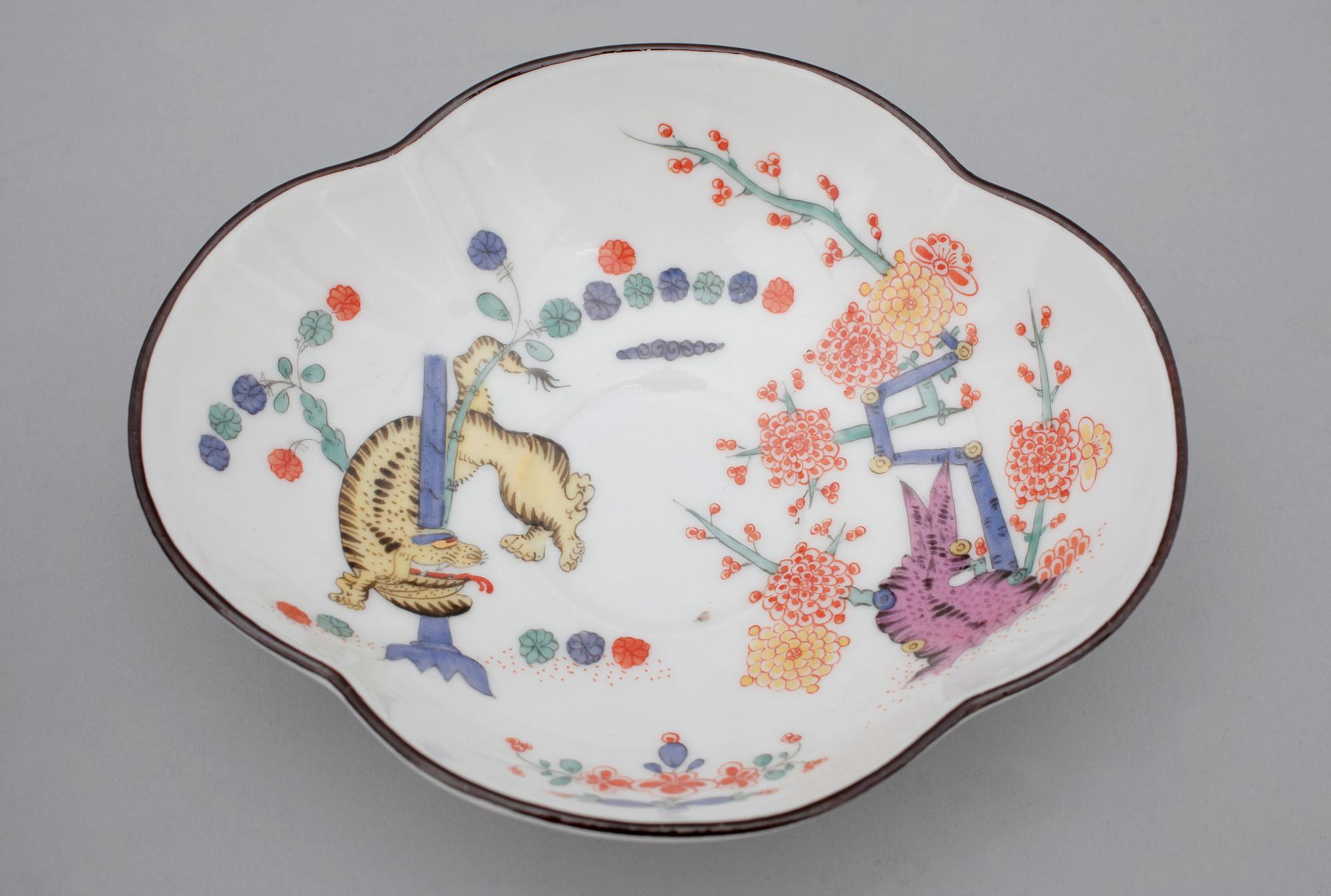 KAFFEKOPPAR MED FAT, 6+2 st. Porslin, Meissen. 1900-tal.