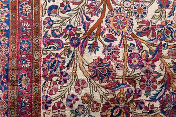 A carpet, semi-antik, silk Kashan, ca 315,5 x 204 cm.