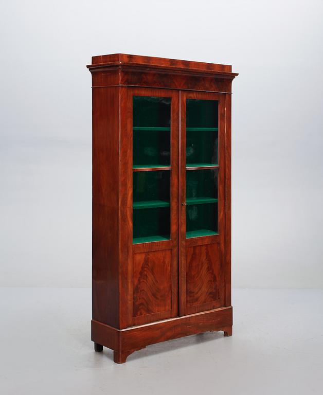 BOKSKÅP, omkring 1800-talets mitt.