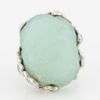 Ring in 18K gold with a green stone possibly beryl, by Jurgen Girgsdies.