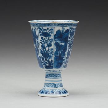 A blue and white goblet, Qing dynasty, Kangxi (1662-1722).