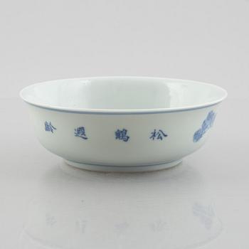 A group of three Chinese blue and white porcelain bowls, late Qing dynasty / early 20th century.
