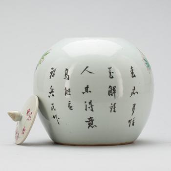 BOJAN MED LOCK, porslin. Kina, sekelskiftet 1900.