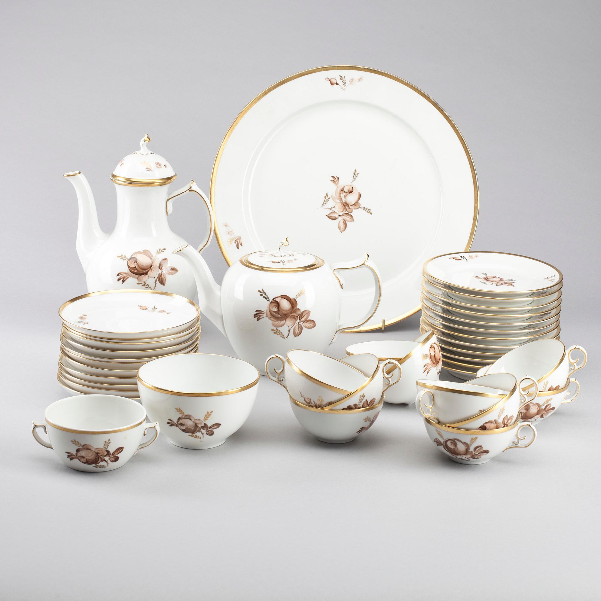 KAFFE- /TESERVIS, 27 delar, porslin, "Brun rose" Royal Copenhagen, Danmark 1950-tal.