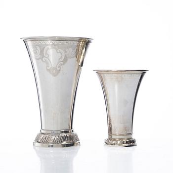 Bägare, 2 st, silver, KG Markströms Uppsala 1917 resp GAB Stockholm 1939.