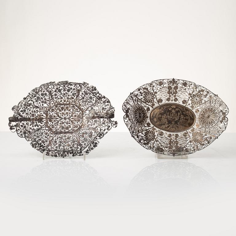 Korgar, två stycken, silver. Kina, Qingdynastin, 1800-tal.