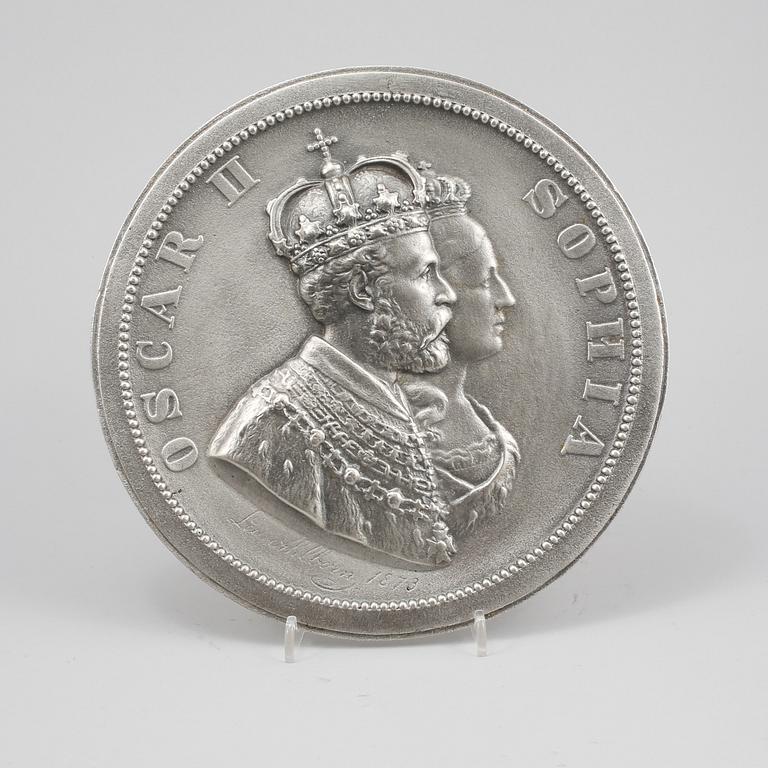 MEDALJONG, signerad Lea Ahlborn och daterad 1873.