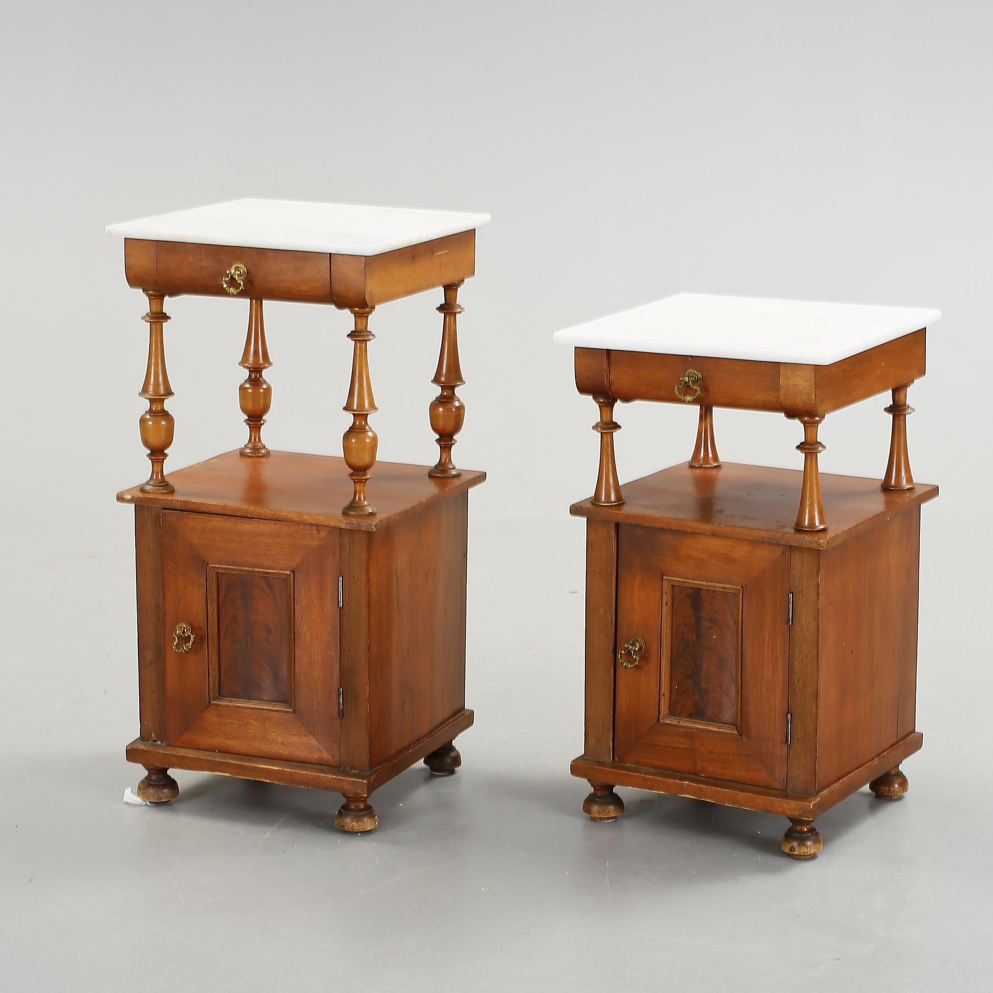 SÄNGBORD, 2 st, nyrenässans, 1800-talets slut.