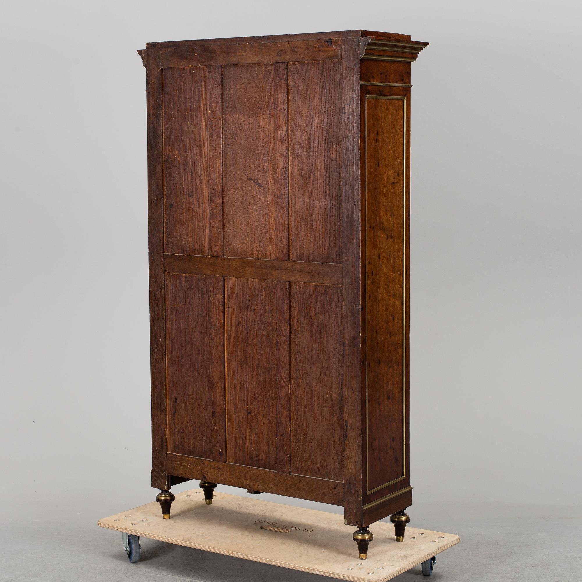 A Russian mahogany veneered display cabinet from around year 1900.