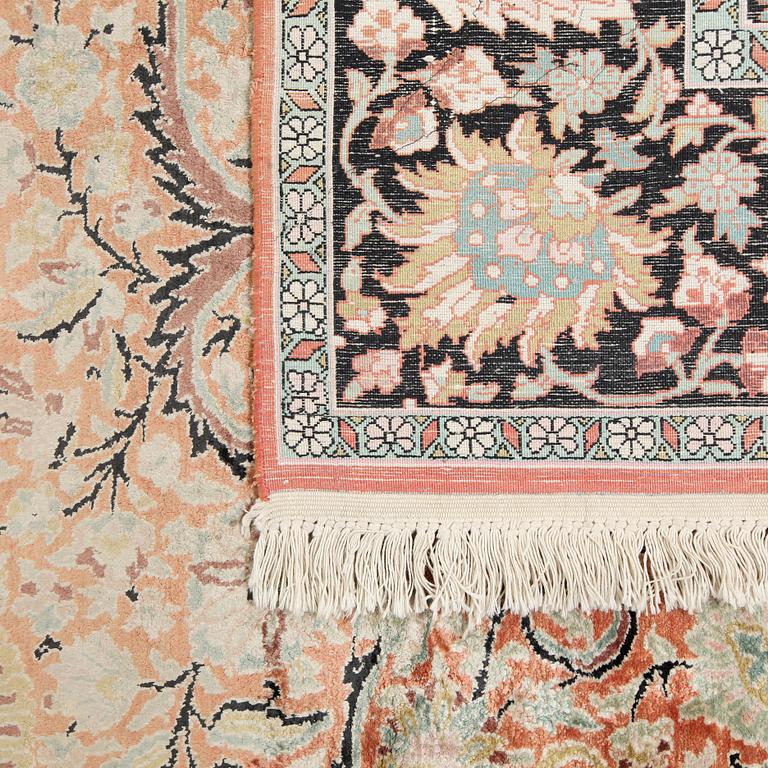 MATTA, orientalisk, silke, 1900-talets andra hälft. 350x250 cm.