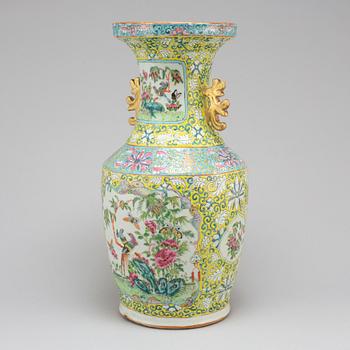 A famille rose vase, Canton, Qing dynasty, late 19th century,