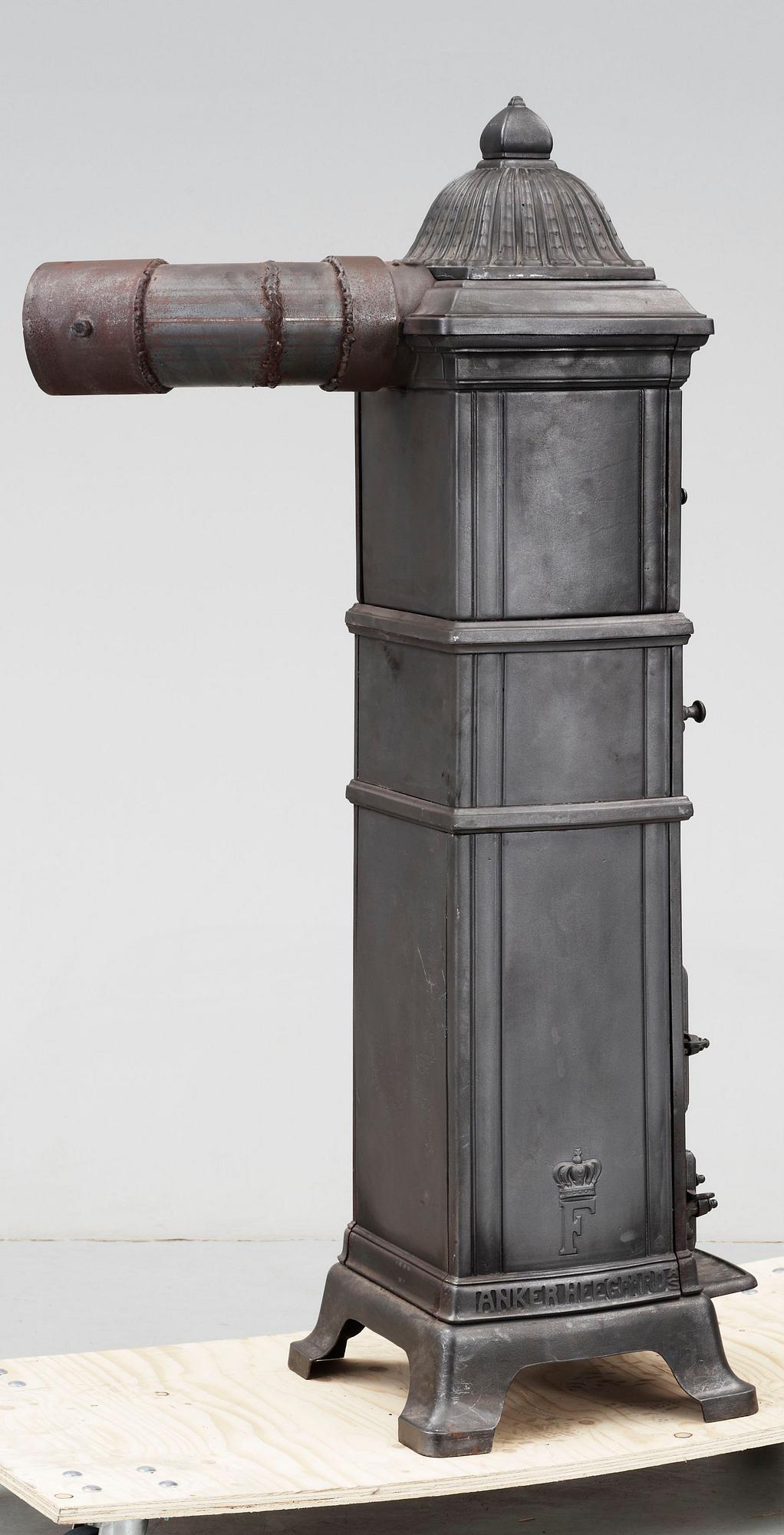 GJUTJÄRNSKAMIN, märkt Anker Herrgaard. Danmark, 18/1900-tal.