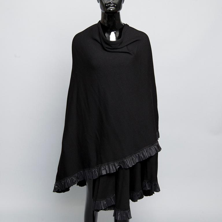 CAPE, Yves Saint Laurent.