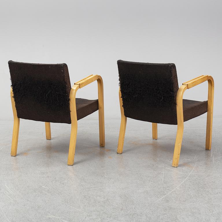 ALVAR AALTO, soffbord, björk samt karmstolar ett par, modell 46, Artek.