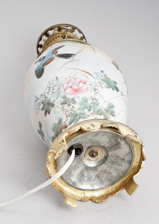 BORDSLAMPA, porslin, 1900-talets första hälft.