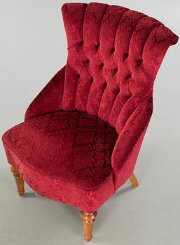 FÅTÖLJER, ett par, s k Emmafåtöljer, omkring 1900-talets mitt.