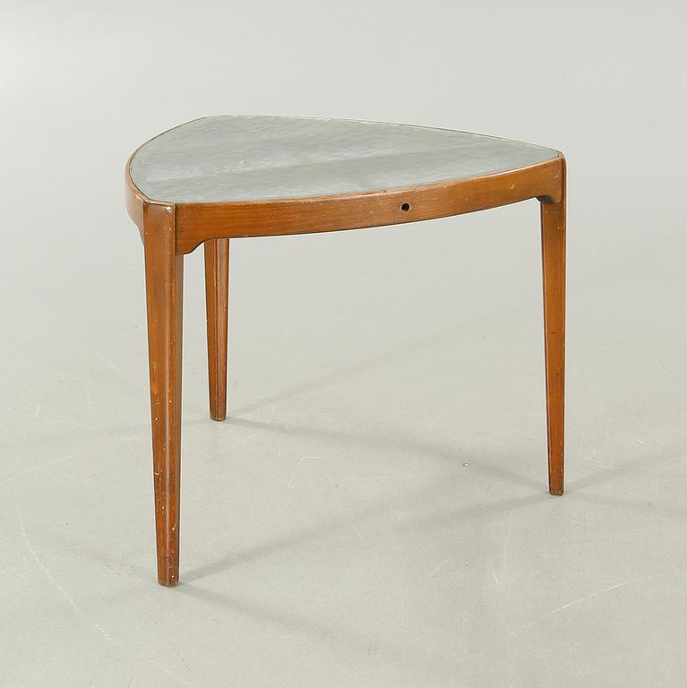 A table Boet, from the second quarter of the 20th century.