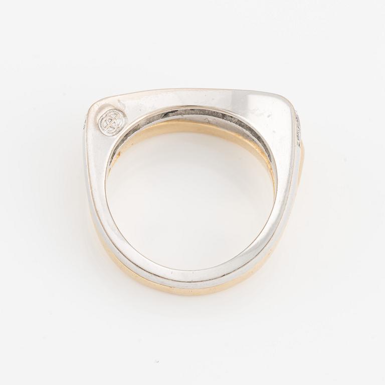 Ring, Engelbert, 18K gold and white gold with brilliant-cut diamonds.