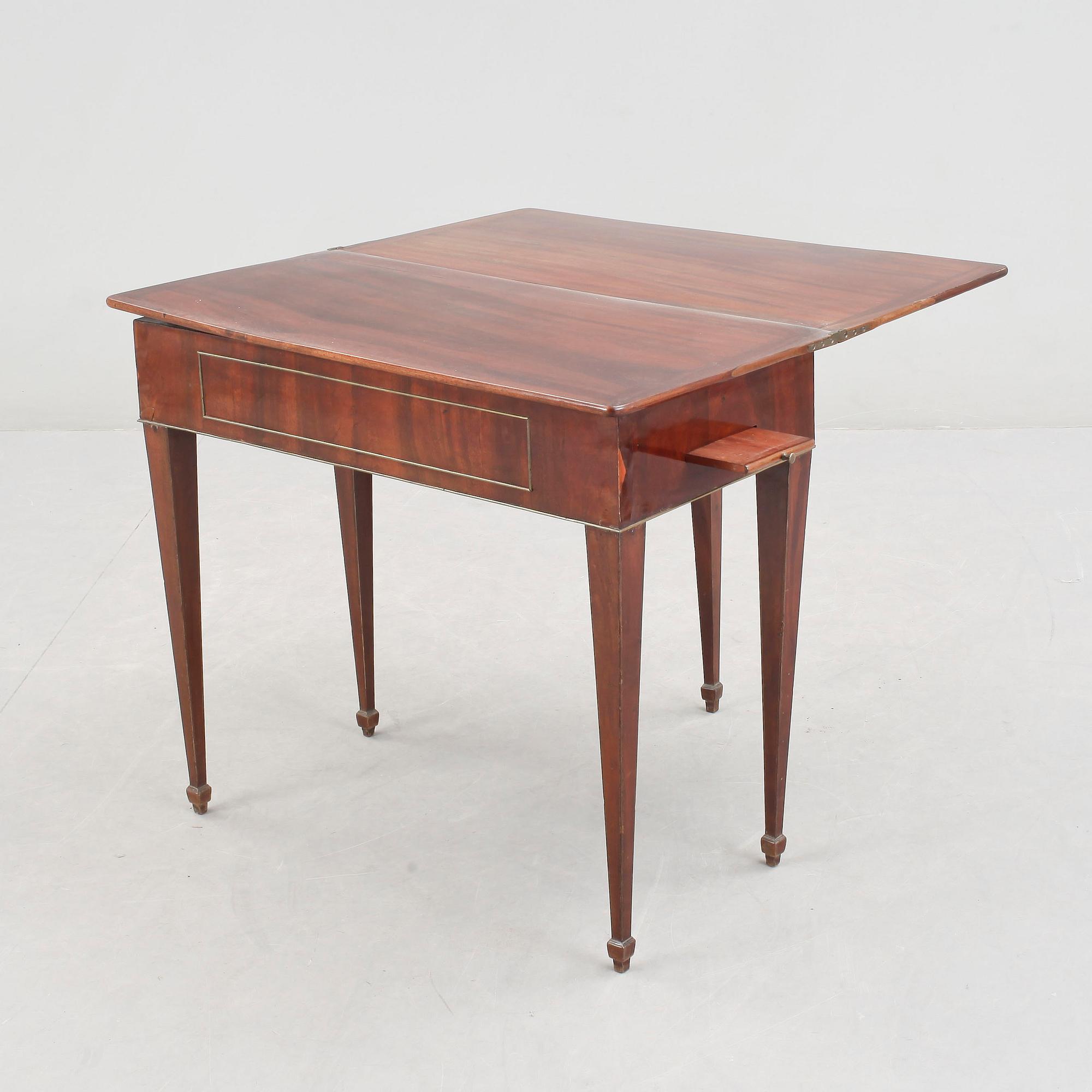 SPELBORD, sengustavianskt, 1800-tal.