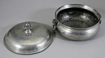 GRÖTSKÅL, tenn. Otydliga stämplar. 1800-tal.