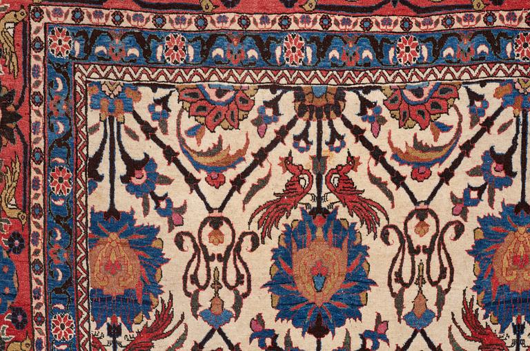 A CARPET, A SEMI-ANTIQUE VERAMIN, ca 318 x 210,5-212 cm.