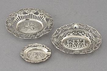 SKÅLAR, 3 st, silver samt låghaltigt silver, 1900-tal. Vikt 100 g.