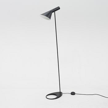 Arne Jacobsen, golvlampa, "AJ", Louis Poulsen, Danmark.