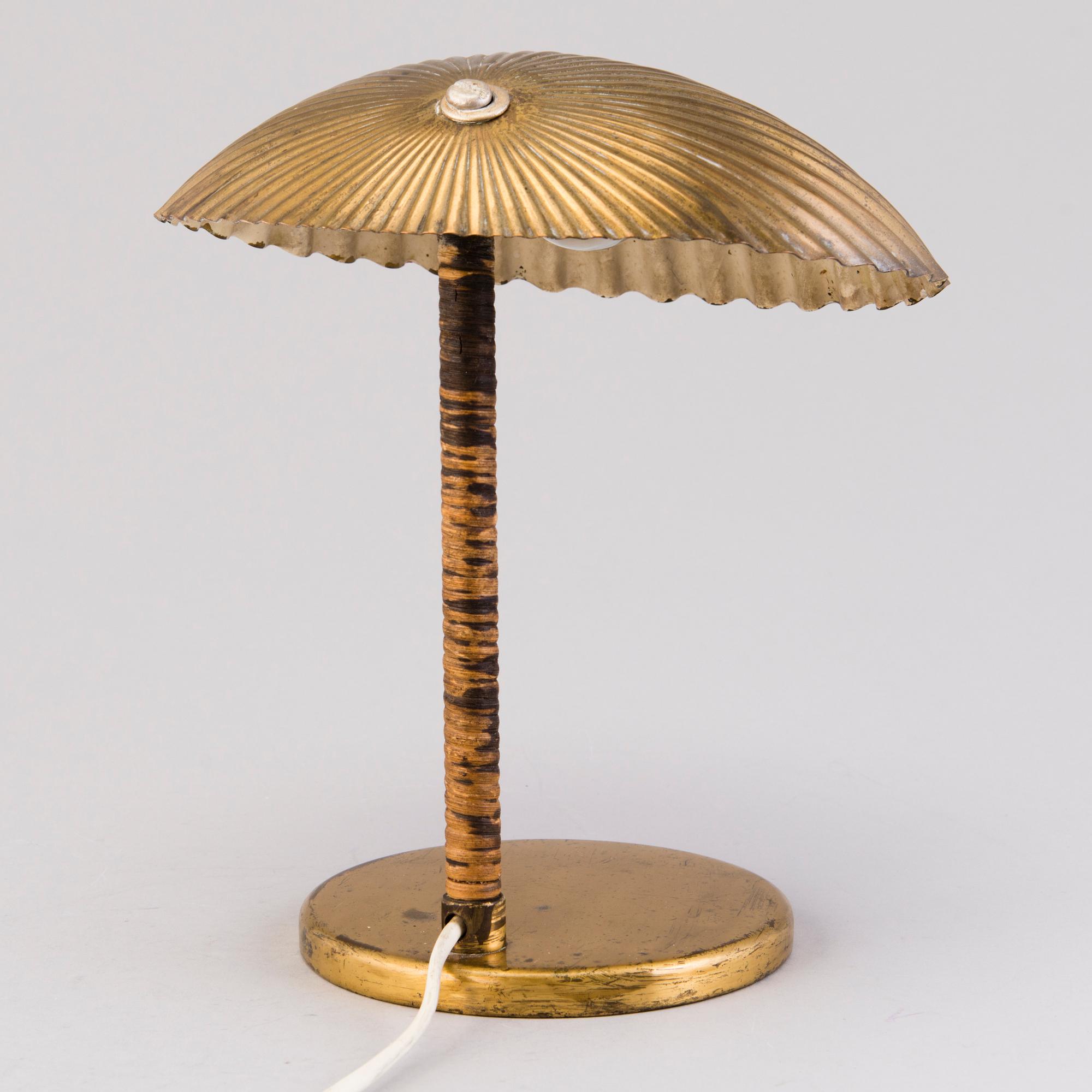 PAAVO TYNELL, BORDSLAMPA. Snäcka. Tillverkad av Taito Oy. Formgiven 1938/39.