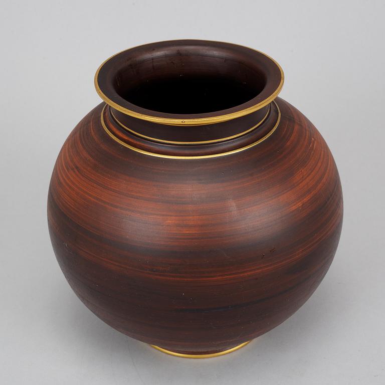 Gunnar Nylund, a stoneware 'Flambé' vase, Rörstrand, Lidköping 1930s.