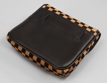 VÄSKA, "Damier Sauvage Gazelle Pochette", Louis Vuitton.