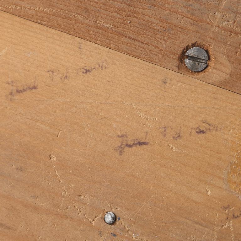 Axel Petersson Döderhultarn, Standing accordionist.