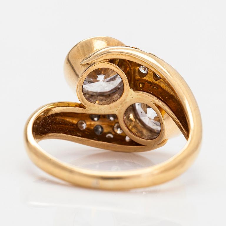 Ring, 18K guld, briljantslipade diamanter totalt ca 3.56 ct. Schweiz. Med intyg.