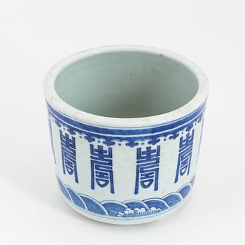 A blue and white censer, Qing dynasty, circa 1900.