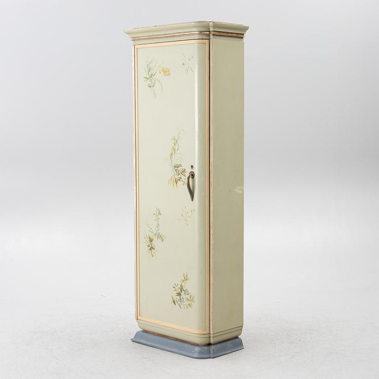 Klädskåp, 1900-talets första hälft.