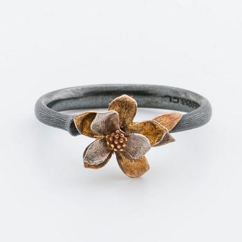 OLE LYNGGAARD RING silver and 18K gold.