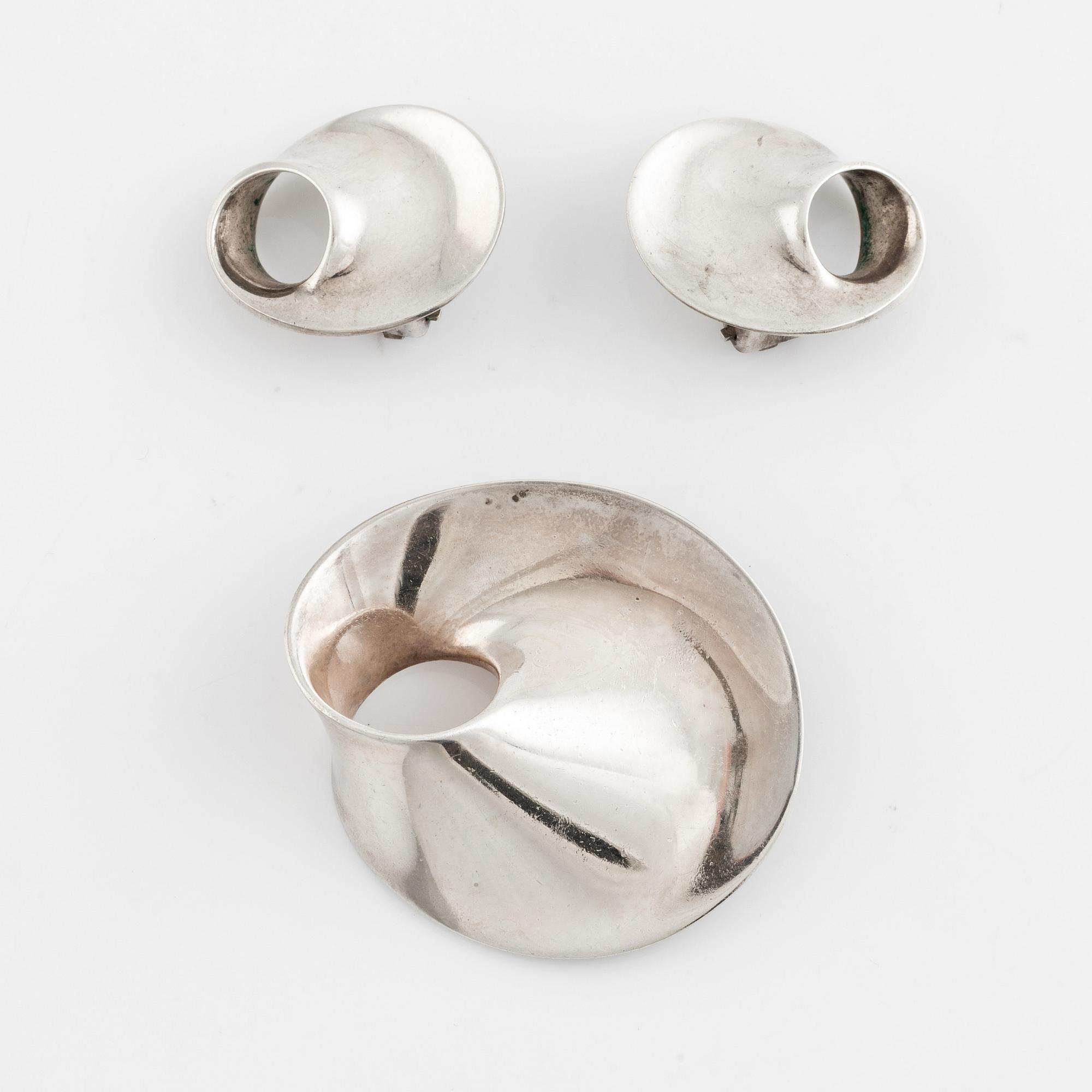 Vivianna Torun Bülow-Hübe,  silver "Möbius",earrings and brooch, Georg Jensen.