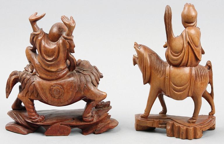 FIGURINER, 2 st, trä, Kina. 1900-tal.