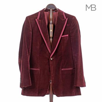 266. GUCCI, a burgundy velvet men's dinner jacket and pants, size 50.