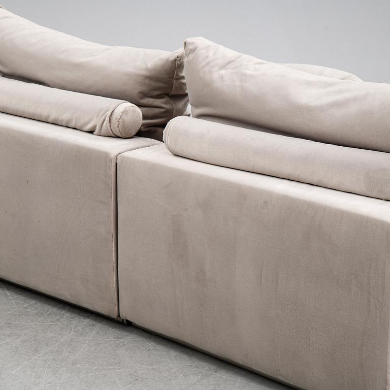 A six-piece modular sofa 'Groundpiece', Flexform, Italy.