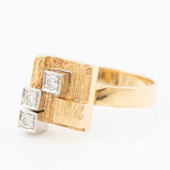 Björn Weckström, Ring, "Diamantstad", 18K guld med briljantslipade diamanter, Lapponia 1975.