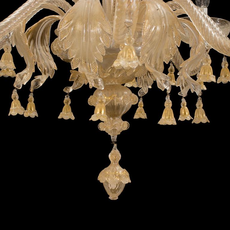 LJUSKRONA, glas. Venetiansk stil, 1900-talets första hälft.